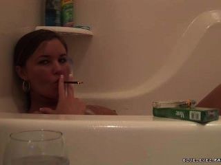 Blue Eyez Smoking In The Bath