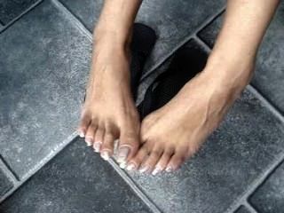 Long Toenails In Flip-flops